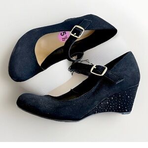New Me Too Kids Girls Suede Mary Jane Wedge Shoes Black 5.5